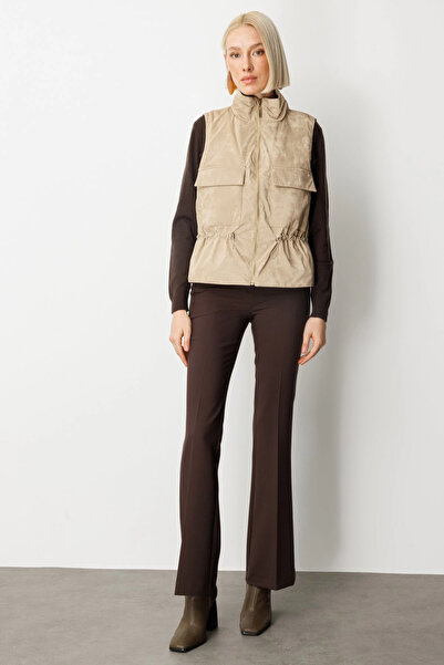 On Fashion Women's Beige Vest with Pockets and Stand Collar 60998