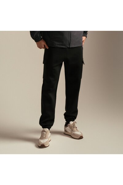 Giordano بنطال رياضي رجالي من قماش إنترلوك بقصة مريحة مدببة