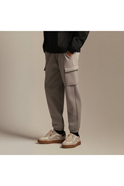 Giordano بنطال رياضي رجالي من قماش إنترلوك بقصة مريحة مدببة