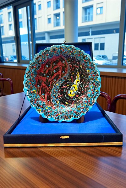 YOOS Kadife Kutulu 30Cm El Emeği Teşhip Sanatı Lale Motifli Çini Tabak