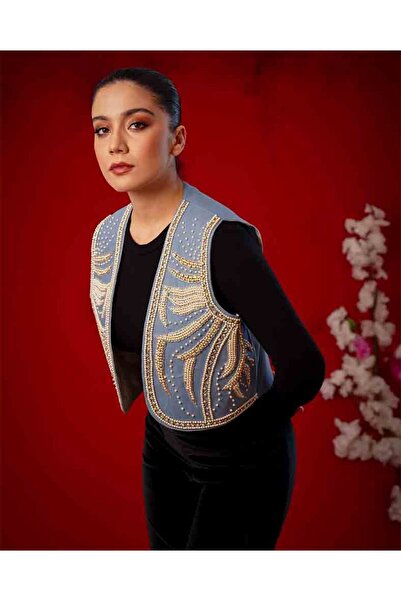 FAAYRA fashionhouse Açık mavi kumaş üzerine el işlemeli, tek adet kadın yelek