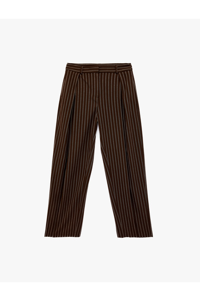 Koton بنطلون من القماش المخطط ذو أرجل واسعة مع تفاصيل من الديتيلز