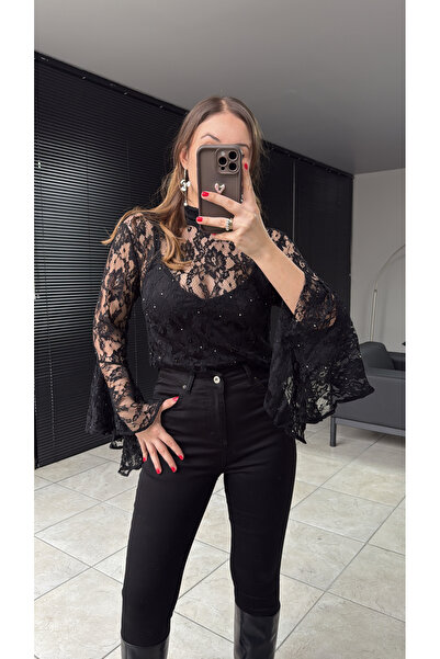 Narferita Ophea Siyah Taş Aksesuarlı Dantel Volanlı Bluz
