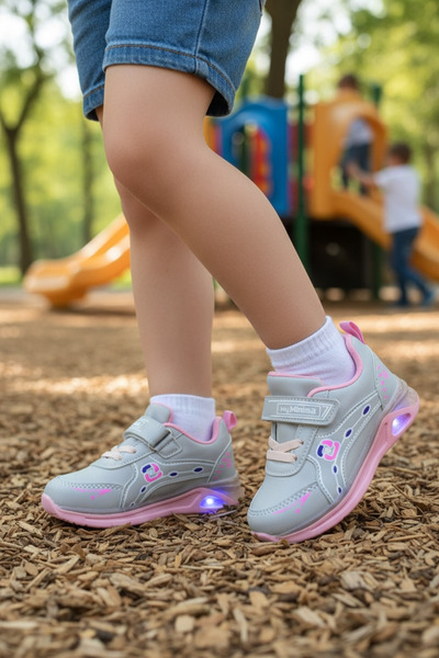 Minima أحذية رياضية مضيئة للأطفال مع شريط فيلكرو - نعل مضاد للانزلاق، أحذية م...