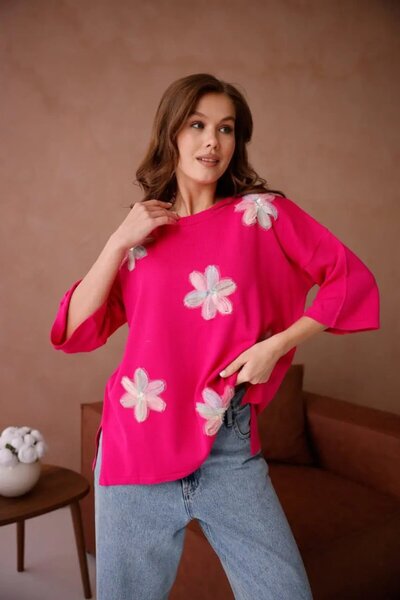 Park Karon Women's Crew Neck Oversized Knit Sweater with Side Slits and Appliqué