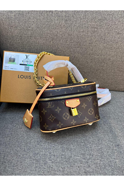 Generic Shoulder bag with accessories