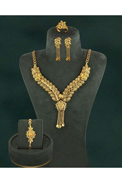 Un Women's gold-plated jewelry set with an elegant box