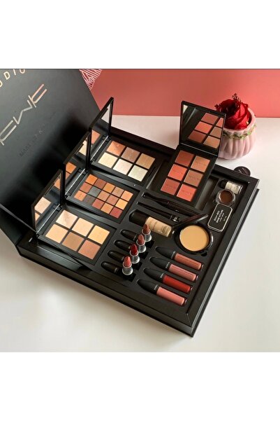 Makeup A complete and professional makeup box