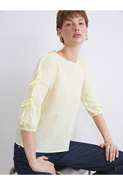 LC Waikiki Rmz Gi̇yi̇m Farkiyla Zero Roba Collar Textured Blouse