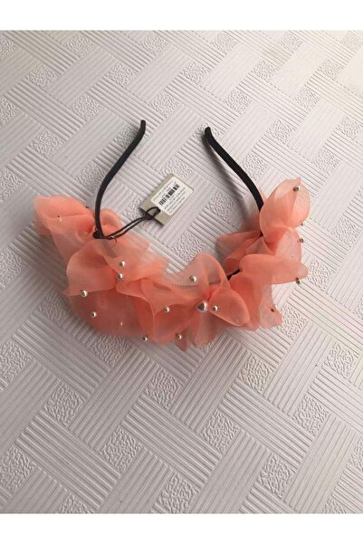 Obaha A magnificent necklace adorned with pearls