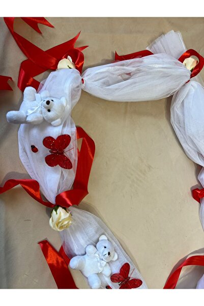Botez Decor cristelnita din tulle alb, flori din sapun ivory, panglica rosie si ursuleti albi