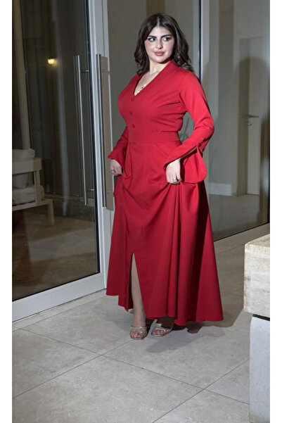 Model Leyna Barbie dress