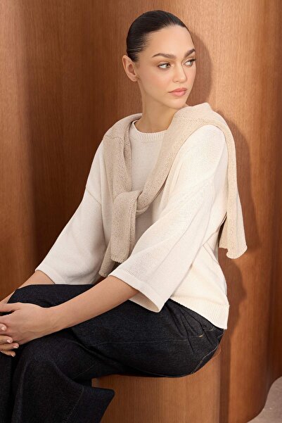 Trendyol Collection Wardrobe Essentials Ecru Strickbluse mit Rundhalsausschni...