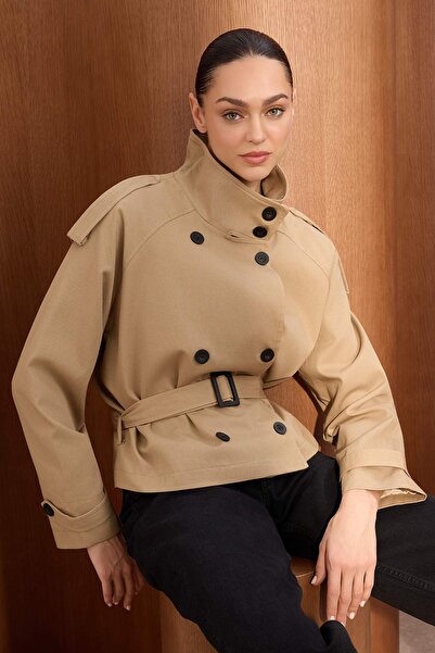 Trendyol Collection Beigefarbener, kurzer Trenchcoat mit normaler Stehkragenk...