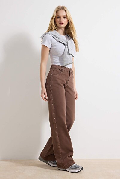 Trendyol Collection Braune, drapierte Trok-Jeans mit detaillierten Details, h...