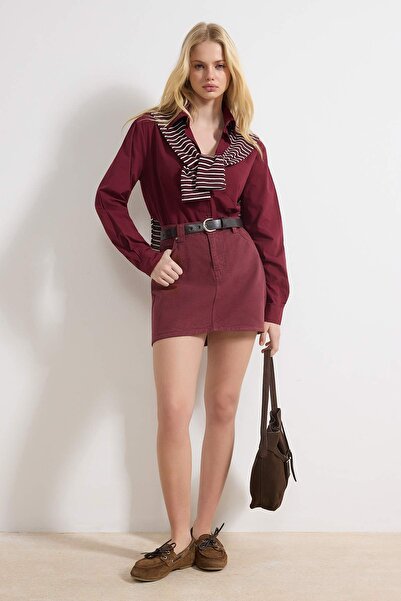 Trendyol Collection Burgunderroter Mini-Jeansrock aus 100 % Baumwolle mit Gür...