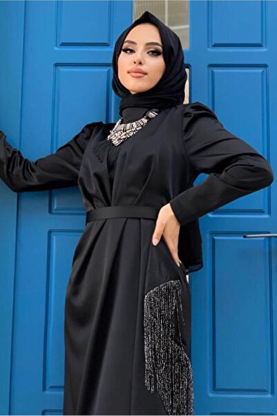 TRENDTESETTÜR KADIN SİYAH KEMERLİ PÜSKÜLLÜ SATEN ABİYE ELBİSE T 3673