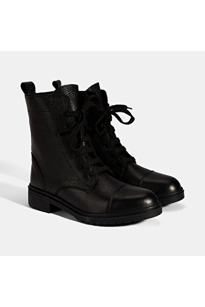 Desa Kadın Siyah Bağcıklı Deri Postal Bot