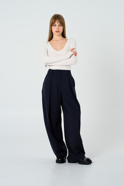 Thalure بنطلون نسائي ذو طيات عميقة باللون الأزرق الداكن