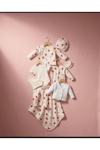 by bubbles 100% Organic Strawberry Printed 10-Piece Boxed Baby Hospital Discharge Set