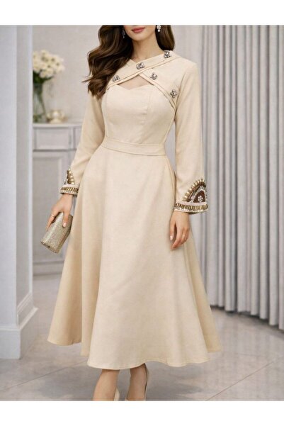 Kayla فستان باربي لون بيج يتميز بتطريز الاكمام