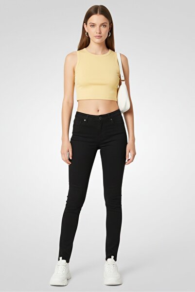 Lacoste Women Slim Fit Solid Stretchable Denim Jeans, Black