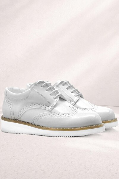 Rakerplus Hidra bijele lakirane kožne cipele na vezanje za mlade muškarce