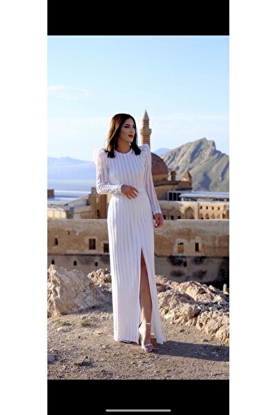 Sultan Ekşioğlu Tasarımı Payetli Yırtmaçlı Gece Elbisesi