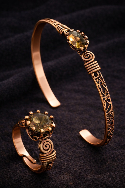 İyyaKee Kadın Bakır Bileklik ve Yüzük Takım Seti Renk Değiştiren Zultanit Taş...