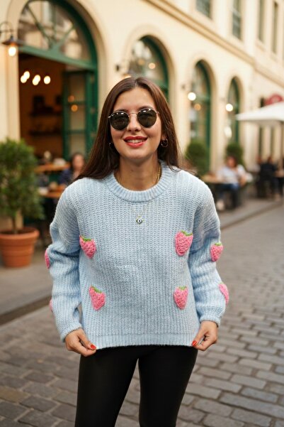 Green World Kadın Çilek Desenli Triko Kazak – Bisiklet Yaka, Rahat Kalıp, Gün...