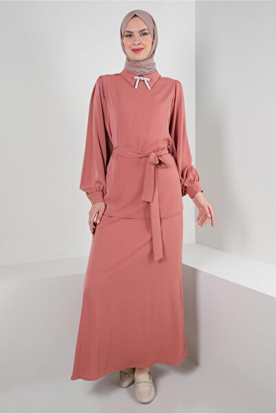 Alvina بدلة تنورة بأكمام بالون بتفاصيل فيونكة 43911