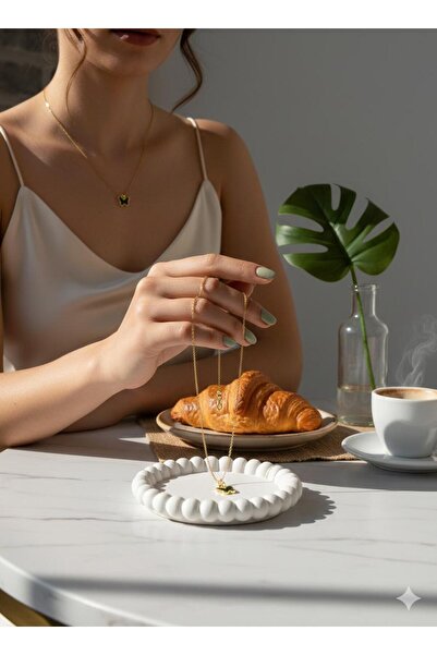 Home Sevgililer Günü'nün En Zarif Hediyesi: Yeşil Kelebek Kolye