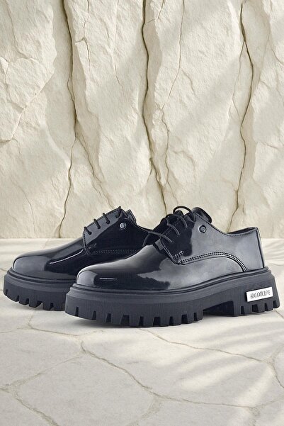 Rakerplus Чорні шкіряні черевики з металевими деталями та шнурівкою