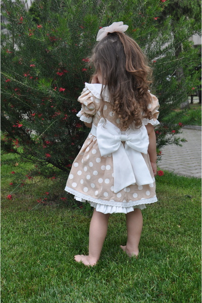 ministok Puantiyeli Bebe Yakalı Arkası Fiyonklu Kız Çocuk Elbise