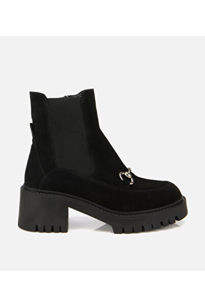 Hotiç Kadın Süet Deri Siyah Tokalı Lastik Detaylı Kalın Tabanlı Topuklu Bot