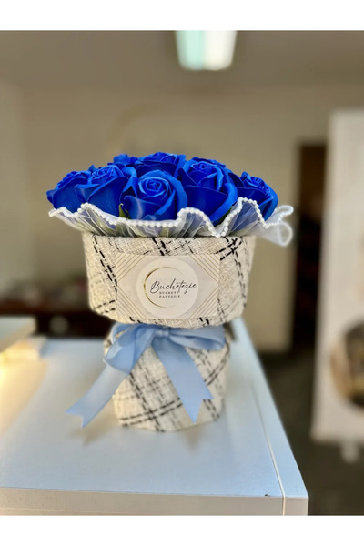 Buchetezie Women's Gift Bouquet Love in Bloom-navy Bouquet with Soap Roses