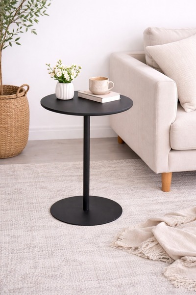 Arnohome طاولة جانبية دائرية مودرن بقاعدة معدنية سوداء – تصميم أنيق وخفيف لغر...