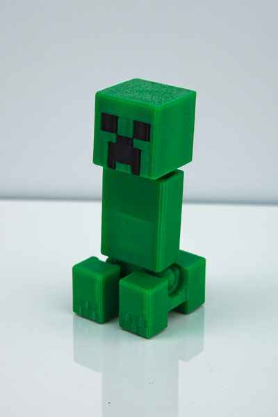Hunga Minecraft - Creeper Oynar Eklemli Figür - Özel Sergileme Standlı