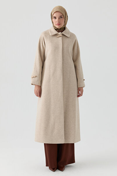 Tuğba Çoban Düğme Detaylı Manto - Bej