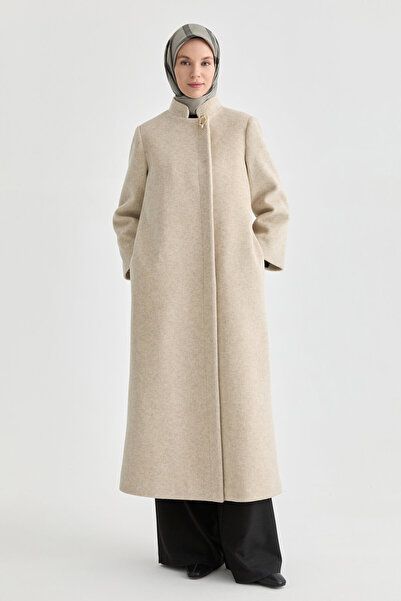 Tuğba Gizli Patlı Broş Detaylı Kaban - Bej