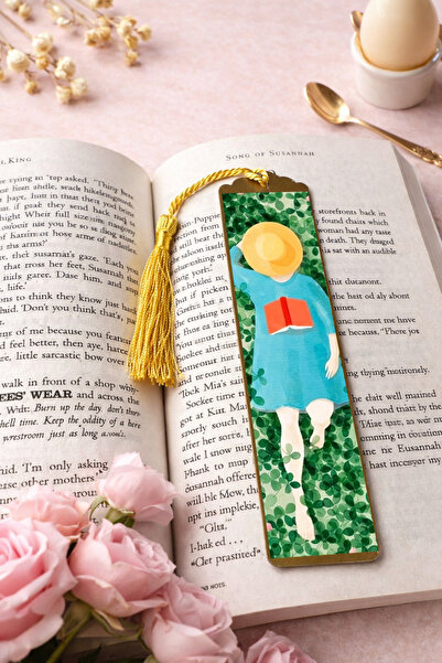 RenkliİzlerAtölyesi فاصل كتب معدني بتصميم لوحة فنية (قصص هادئة)