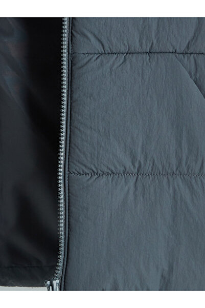 LC Waikiki Vestă de puf pentru băiat gri cu glugă