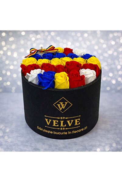 velve Aranjament tricolor din 26 trandafiri de săpun – cadou simbolic românesc