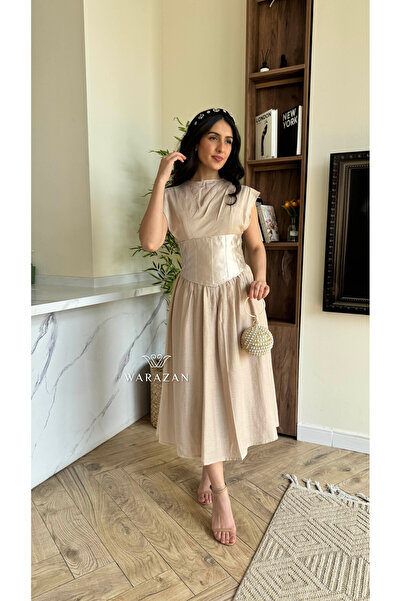 Warazan A soft evening dress with a waist-defining style