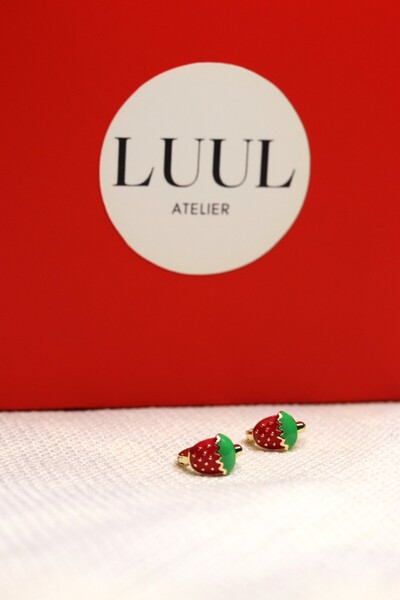LUUL ATELIER XUPING Minimal 14K Halka Çilek Figürlü Çocuk Çelik Küpe