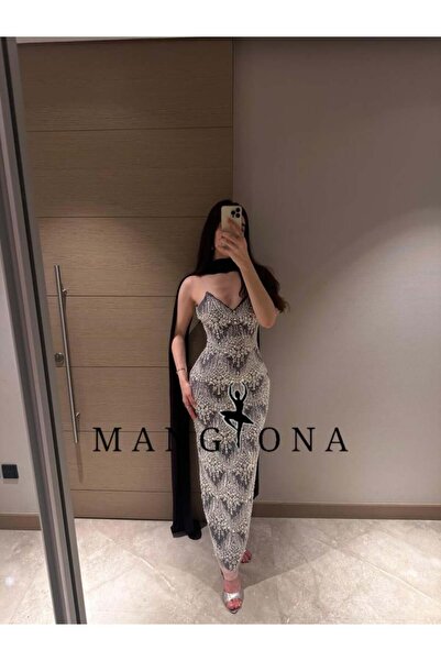 MANGONA فستان سهرة طويل فاخر لون أسود وفضي مطرز بالكامل خرز وكريستال هندسي مع...