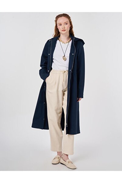 Kayra معطف طويل بتفاصيل كابوت باللون الأزرق الداكن