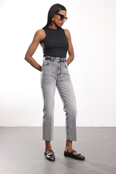 5in1Canpolat جينز رمادي عالي الخصر بحزام من نوع Boyfit 2004