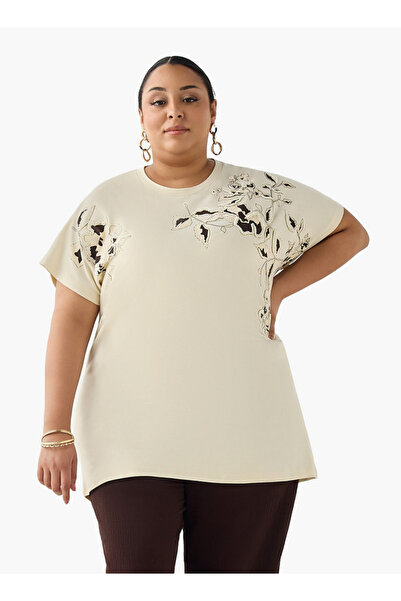 Ulla Popken تيشيرت بقصة مريحة مزين بتفاصيل زهرية