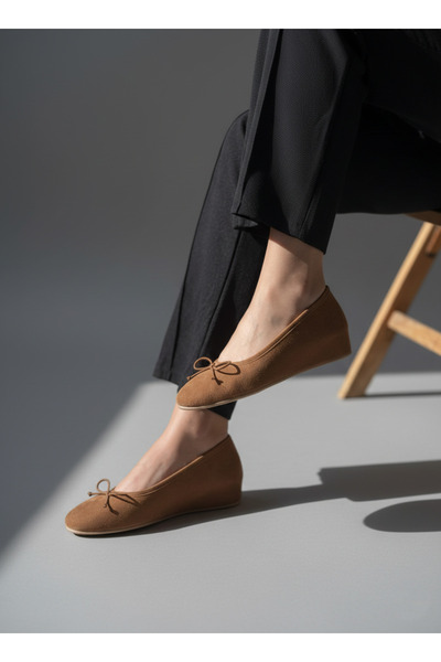 Favi Ayakkabı Балетни пантофки с таба суед, скрита подплата 4 см и детайл с п...